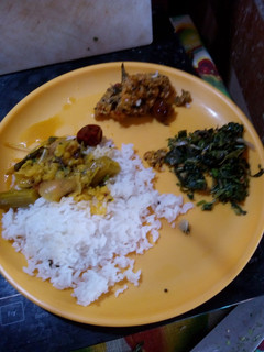 மதிய உணவு சாதம்,சாம்பார், கருணைக்கிழங்கு மசியல், அரைக்கீரைப் பொரியல் செய்முறை முக்கிய புகைப்படம்