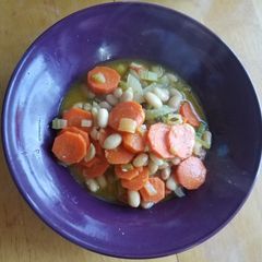 A picture of White Bean Soup with Thyme and Garlic.