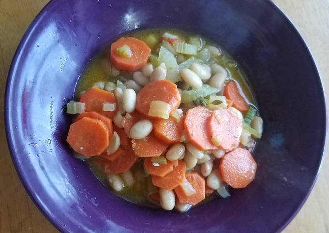 White Bean Soup with Thyme and Garlic