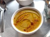 Crema de habas y guisantes secos (bissara)