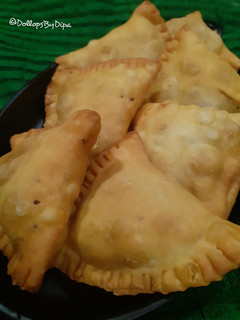 समोसा (Samosa recipe in hindi) रेसिपी मुख्य फोटो