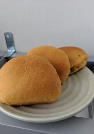 Hình của món Bánh mì mềm nhân cá hộp.
