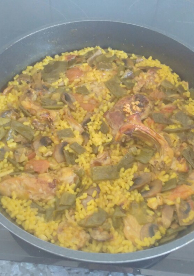 Una foto de Arroz con verduras y conejo al horno