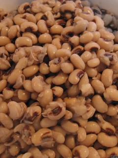 A picture of Black Eyed Peas +Salt.