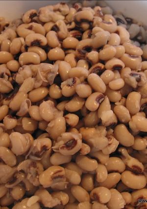 A picture of Black Eyed Peas +Salt.