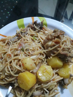 A picture of Jollof spaghetti.
