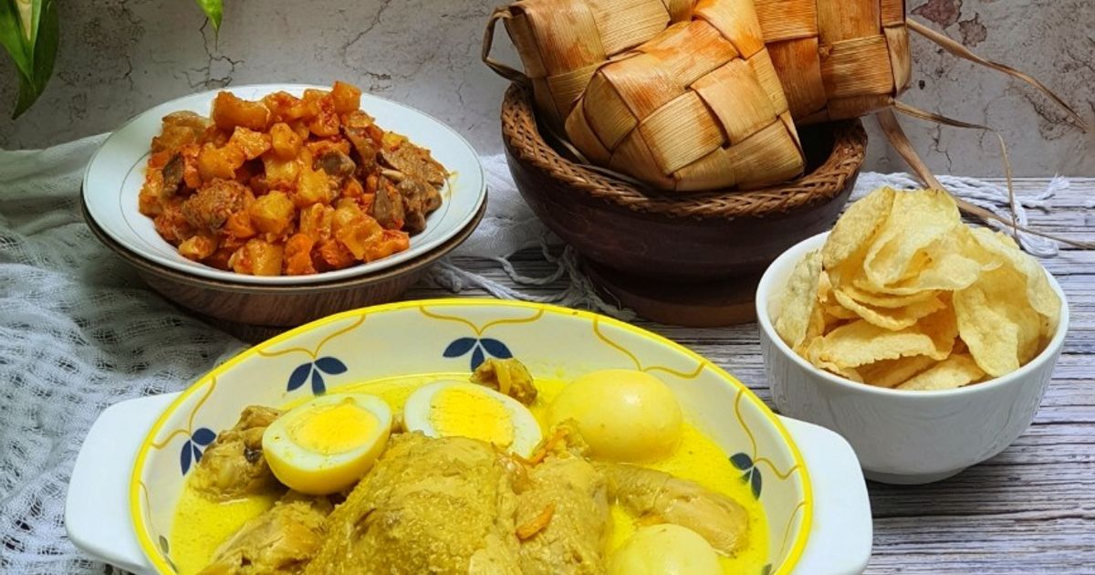 Ketupat Opor ayam dan kentang ati ampela