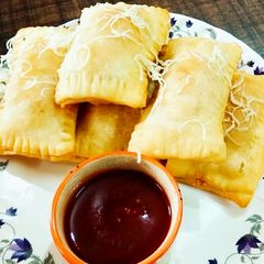 A picture of Pizza puff.