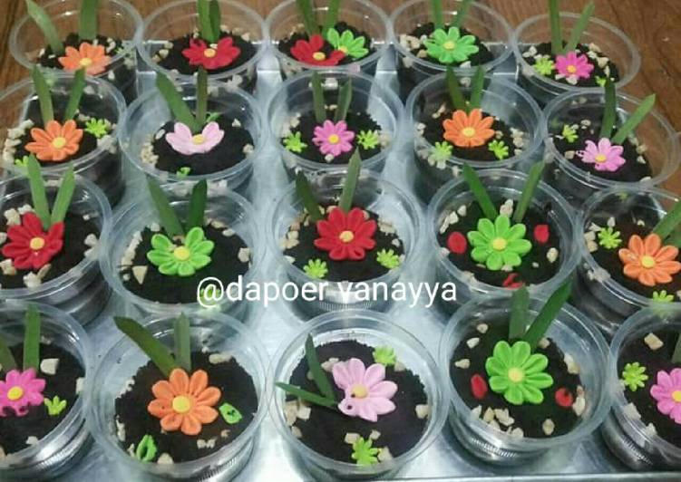 Bagaimana Membuat Puding Pot Coklat Oreo yang Enak