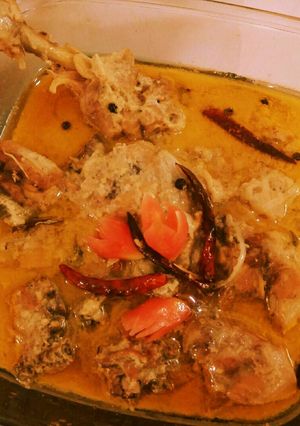 A picture of Chicken rezala.