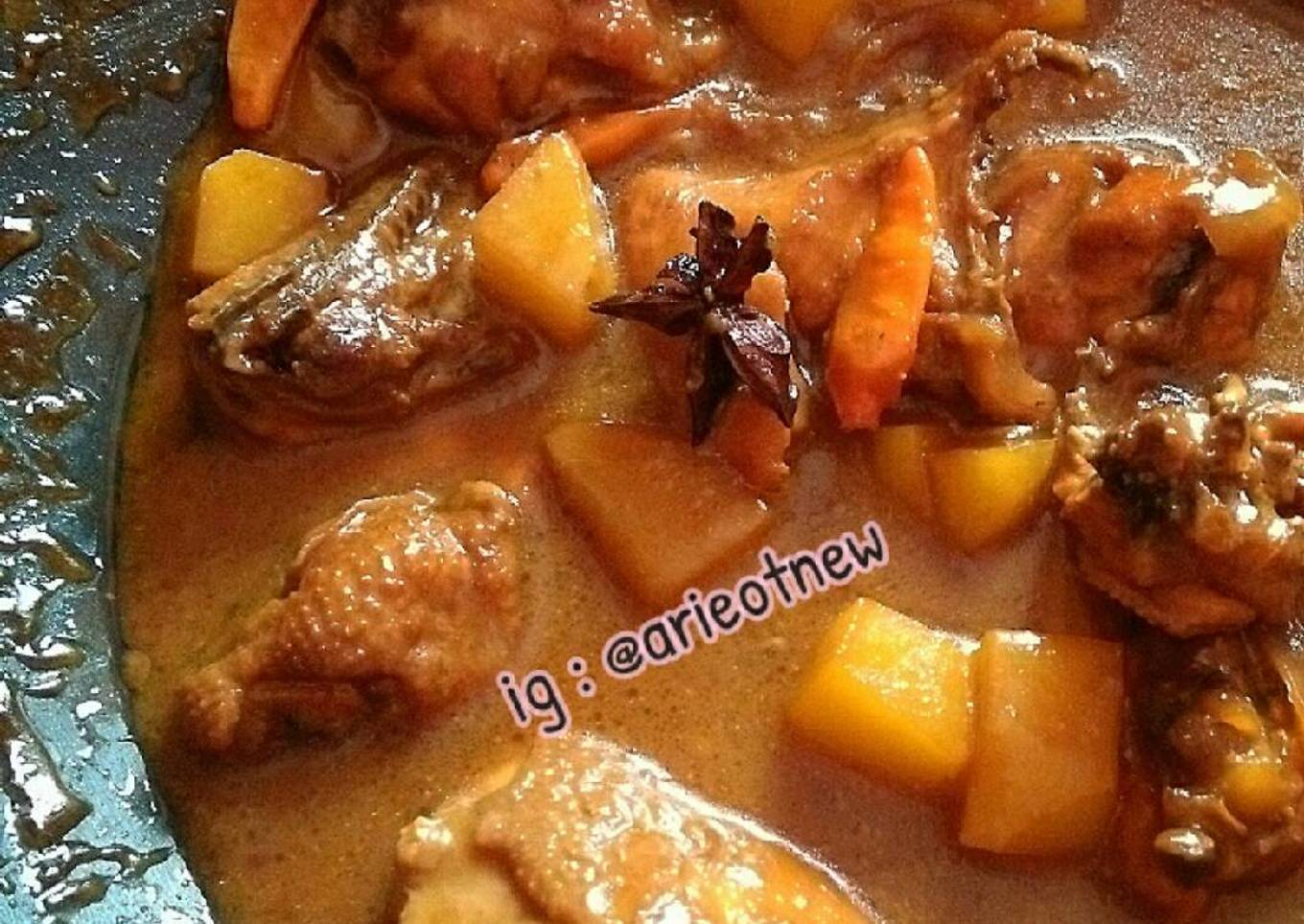 Semur ayam kentang berkuah santan