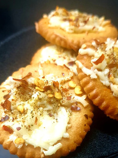 मोनेको चीज़ शाटस (monaco cheese shots recipe in Hindi) रेसिपी मुख्य फोटो