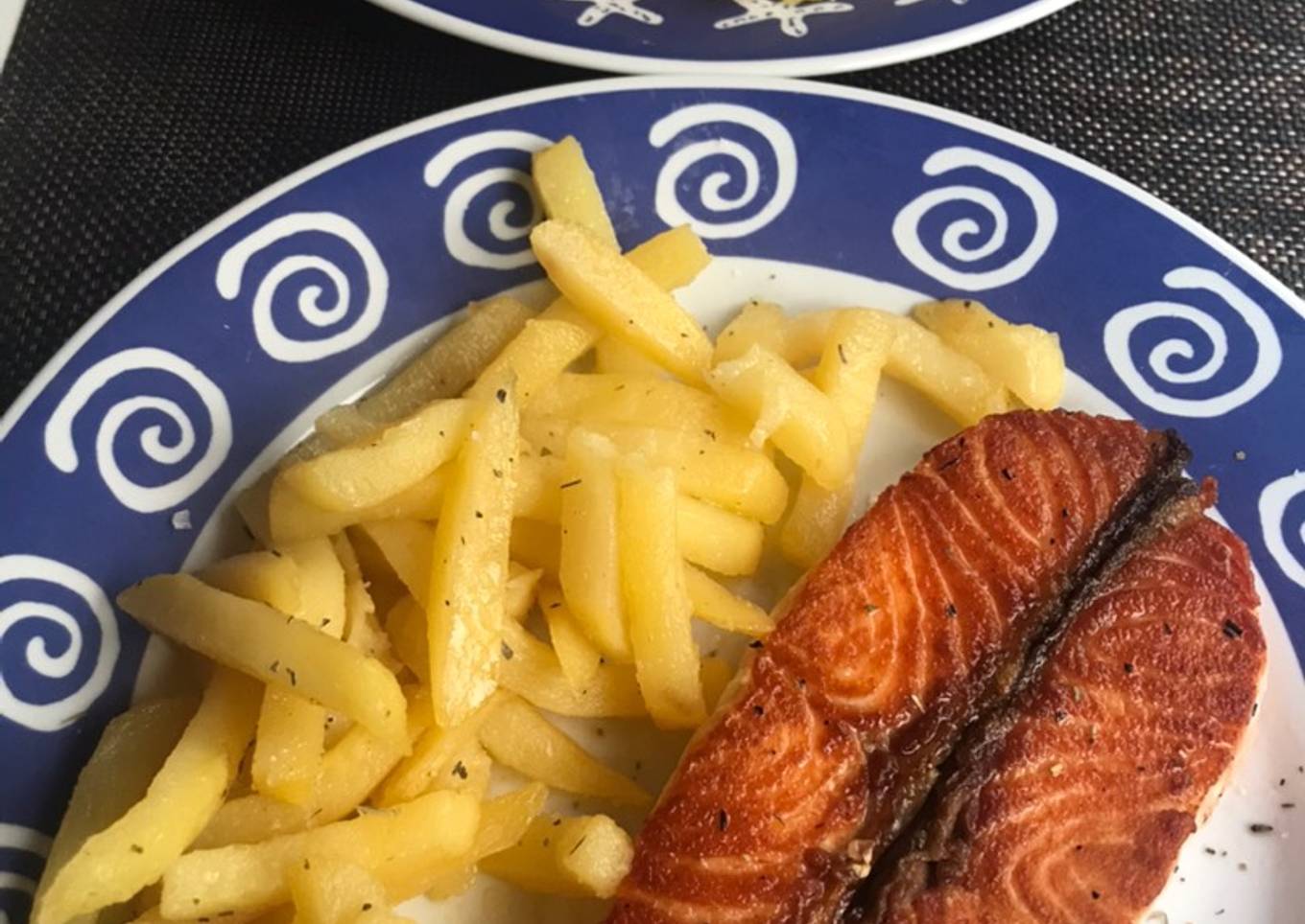 Salmón a la plancha con patatas