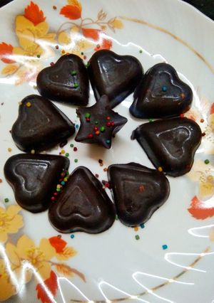 होम मेड फ्रूट एडं नट चॉकलेट (homemade chocolate recipe in hindi) रेसिपी मुख्य फोटो