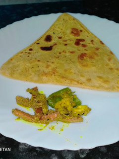 गेहूं के आटे का पराठा वित्त अचार (gehu ke atte ka paratha with achar recipe in Hindi) रेसिपी मुख्य फोटो