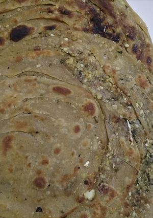 ठेचा लच्छा पराठा रेसिपी मुख्य फोटो