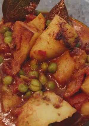 আলু মটর কারি (aloo matar curry recipe in Bengali) রেসিপির প্রধান ছবি