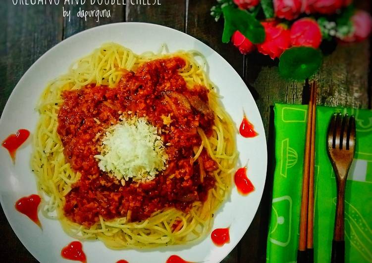 Bagaimana Menyiapkan Spaghetti Chicken Bolognaise with Oregano and Double Cheese Anti Gagal