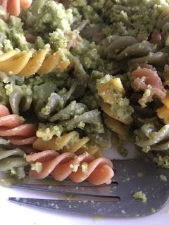 Una foto de Pasta con “salsa” de brócoli y merluza -Realfood