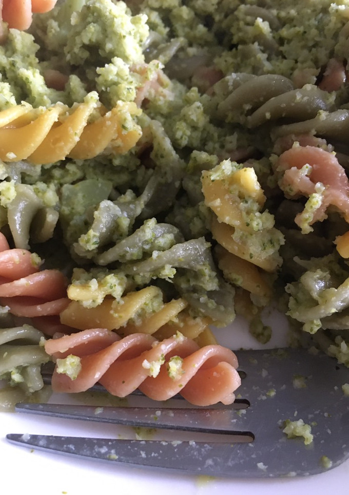 Una foto de Pasta con “salsa” de brócoli y merluza -Realfood