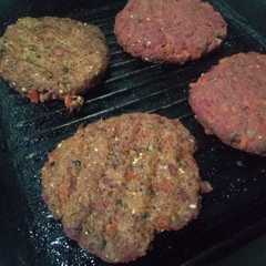 Una foto de Hamburguesas vegan de lenteja y remolacha