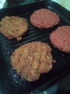 Una foto de Hamburguesas vegan de lenteja y remolacha