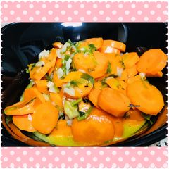 Carrots & walnuts salad A picture of Carrots & walnuts salad.