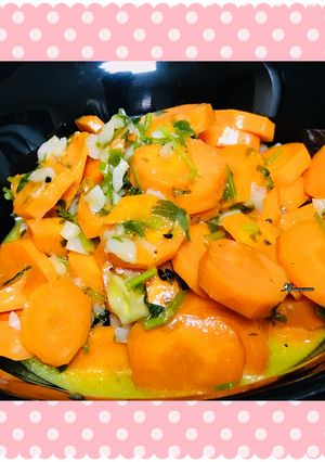 A picture of Carrots & walnuts salad.