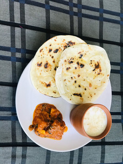 તંદુરી બટર રોટી (Tandoori Butter Roti Recipe In Gujarati) રેસીપી મુખ્ય ફોટો