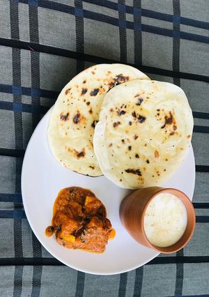 તંદુરી બટર રોટી (Tandoori Butter Roti Recipe In Gujarati) રેસીપી મુખ્ય ફોટો
