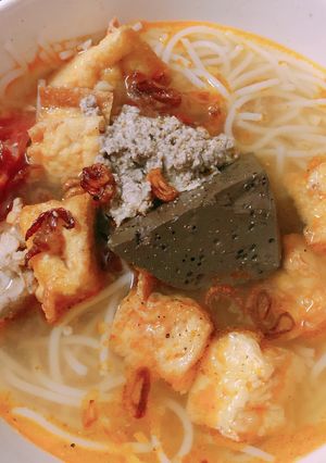 Hình của món Bún riêu sườn sụn.