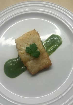 Una foto de Bacalao con crema de espinacas
