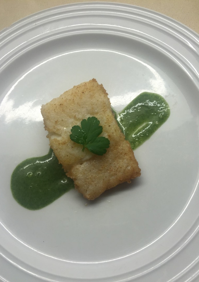 Una foto de Bacalao con crema de espinacas