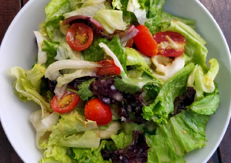 Salad with gravy appineaple