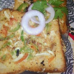 A picture of Crunchy bread pizza.