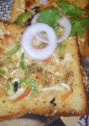 A picture of Crunchy bread pizza.