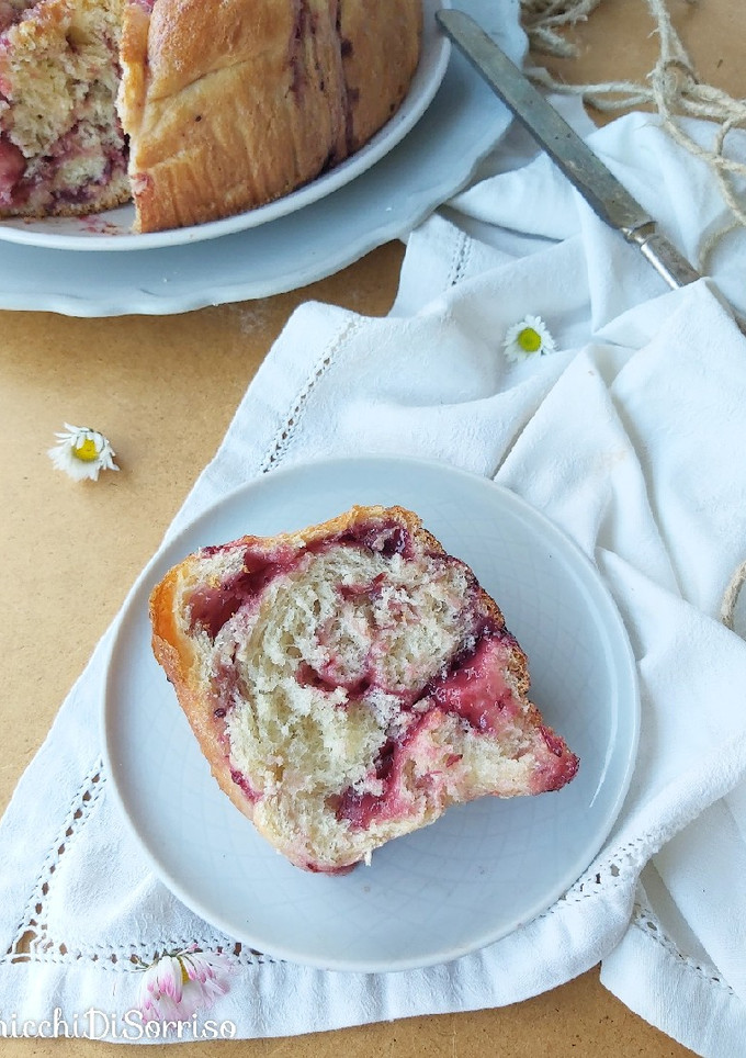 Foto di Brioche ai frutti di bosco (sofficissima)