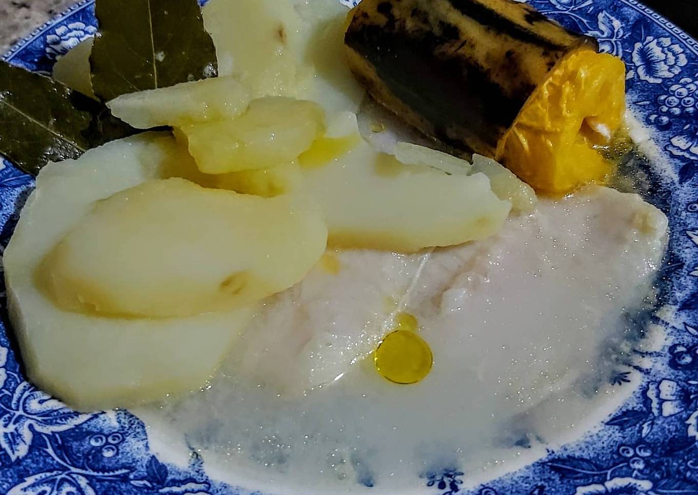 MERLUZA Hervida con Papa y Plátano🍌maduro...!😉
