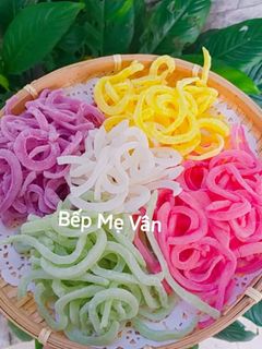 Hình của món Mứt dừa dẻo ngũ sắc.