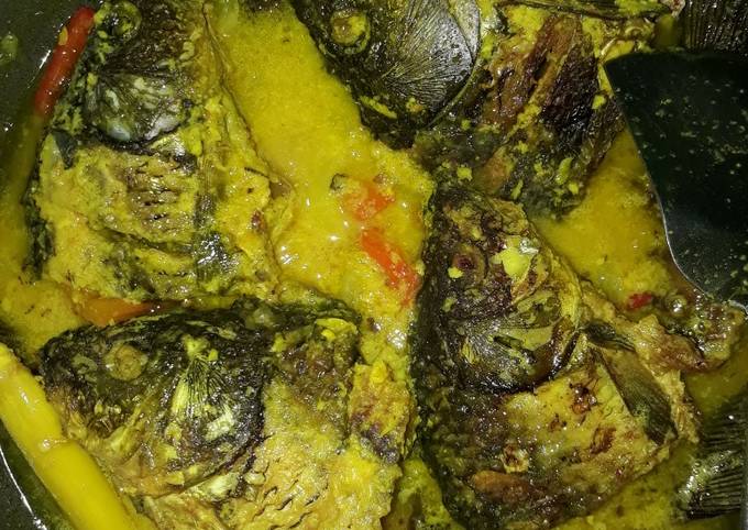 Cara Gampang mengolah Ikan Mas Bumbu Kuning yang Bisa Manjain Lidah