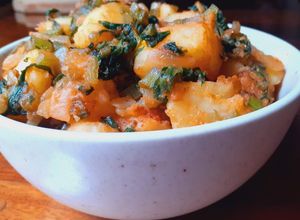 Una foto de Acelga Salteadas con Papas al Pimentón