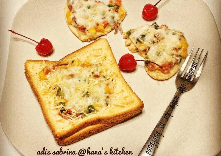 Roti panggang isi sup ayam dan sayuran