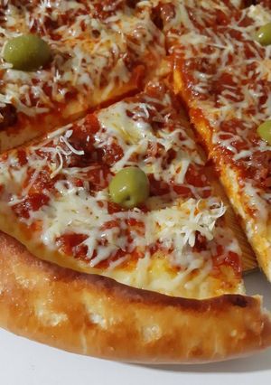 Une photo de Pizza au merguez bordures fromage 🍕