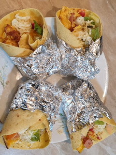 Tojásrántottás tortilla tekercsek recept fotója