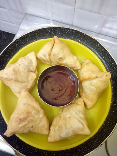 चटपटे समोसे (Chatpate Samose recipe in Hindi) रेसिपी मुख्य फोटो