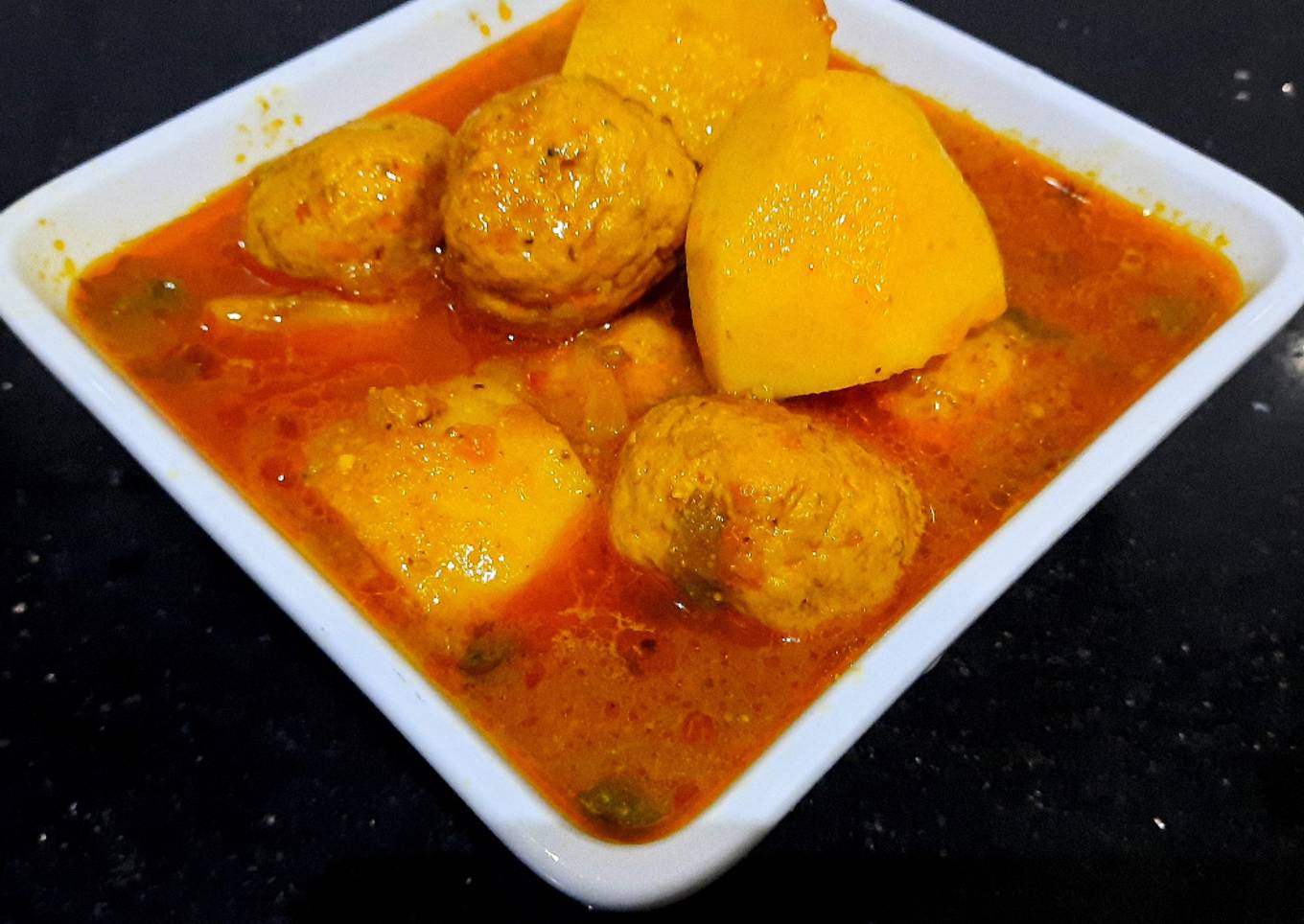 Aaloo kofta gravy