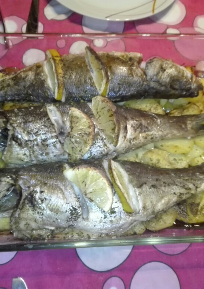 Una foto de Lubina al horno