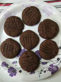 ராகி நட்ஸ் குக்கீஸ் (Raagi nuts cookies recipe in tamil) செய்முறை முக்கிய புகைப்படம்