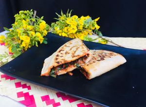 Una foto de EMPANADA DE CHEPIL (Tashiti srscula)