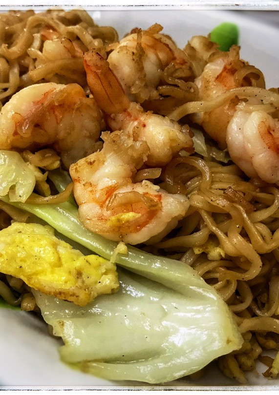 炒泡麵系列-蝦仁高麗菜炒泡麵 的食譜成品照片